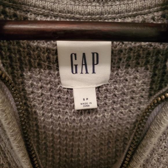 GAP Half Zip Gray Pullover - Small NWOT - Picture 3 of 3